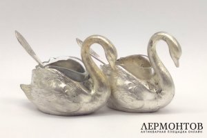 Парные солонки Лебеди, с ложечками. Серебрение. Российская империя, Norblin, 1908-14.