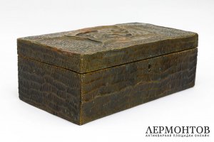 Большая шкатулка собака с дичью, охота. Дерево, басма. Начало 20 века.