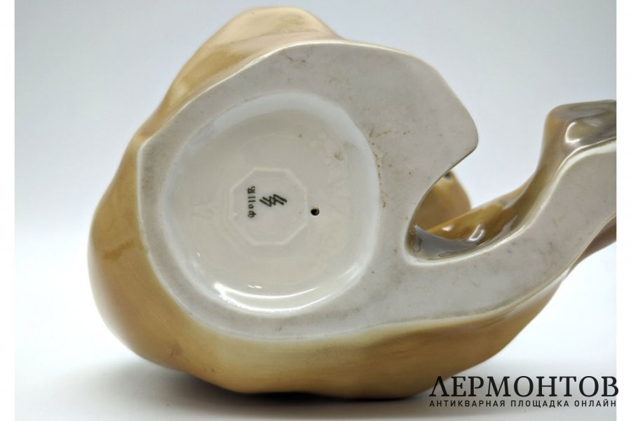 Статуэтка Сидящий медведь. Фарфор, роспись. Германия, фабрика Allach, 1936-1945