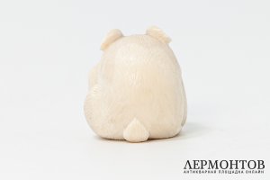 Статуэтка Зайка. Россия, мастер-косторез Виктор Вихлянцев, 1998 год. Кость.