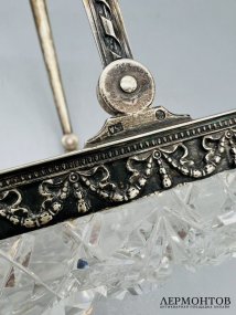 Ваза-ладья в стиле неоклассицизма. Серебро 84 пробы, хрусталь, 15-я артель, Россия, 1908–1917 годы
