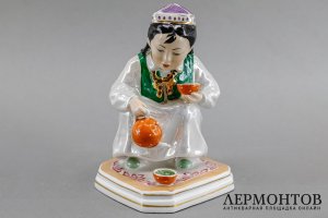 Статуэтка Маленькая хозяйка. Фарфор, роспись. СССР, Дулево, 1955 г. Редкая роспись
