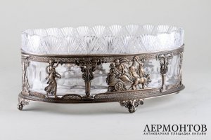 Ваза для фруктов, украшенная античными сценами.  Серебро 950 пробы