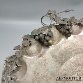 Ваза для фруктов с виноградной лозой. Серебро, чеканка, Западная Европа, 1-я половина 20 века
