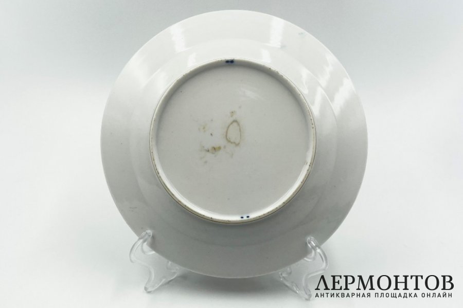 Тарелка из Ропшинского сервиза. Россия, ИФЗ, Александр II, 1850-80-е гг. Фарфор.