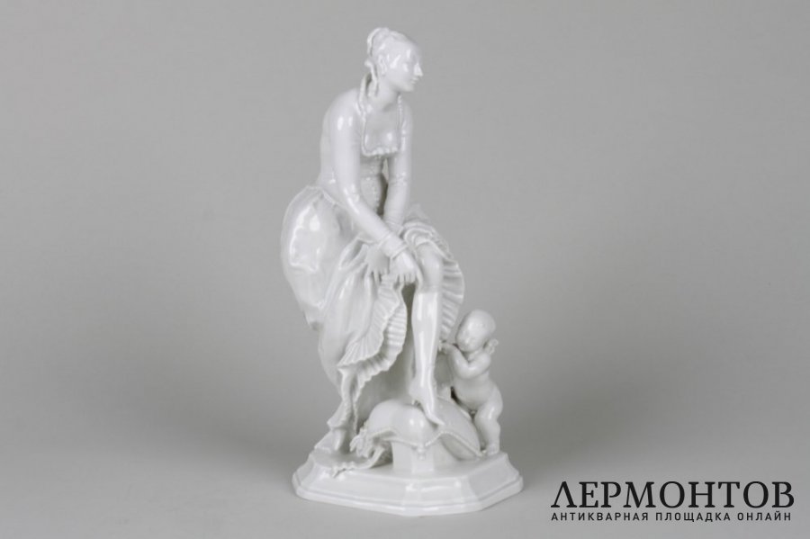 Статуэтка Дама с амуром. Германия, Meissen, авт. Paul Scheurich, 1-я пол 20 в. Фарфор