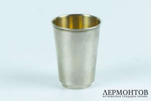 Стопка с флоральным рисунком. Серебро 84 пр. Россия, Кострома. 1908-1917 гг. 