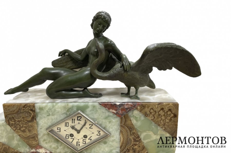 Часы каминные в стиле Ар Деко Леда и лебедь.  Франция, Париж, 1920-1930-е гг. Бронза.