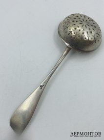 Ситечко для сахарной пудры. Серебро 84 пробы, П. Овчинников, Россия, 1880-е годы