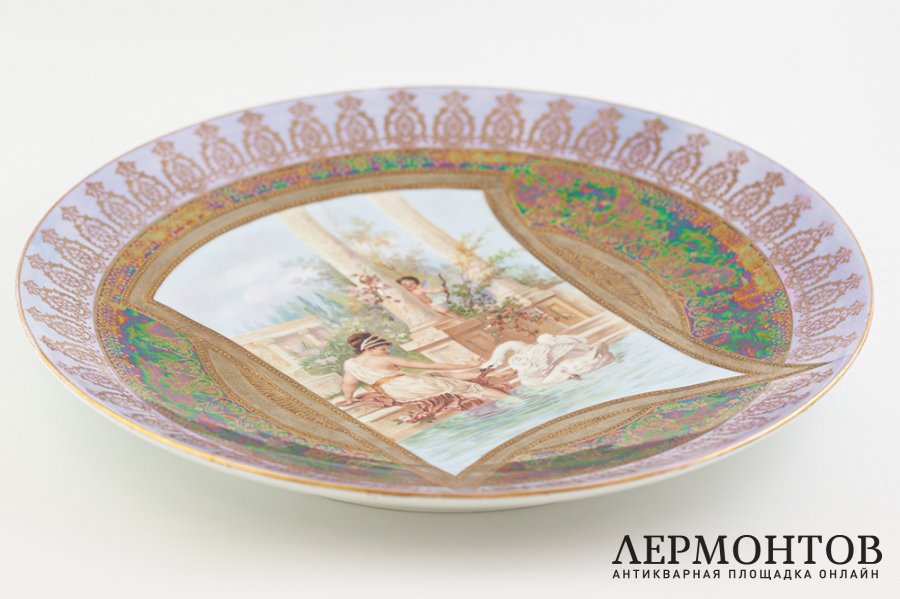 Блюдо настенное Мифы. Российская Империя, Товарищество Кузнецова, 1889-1917 г. Фарфор