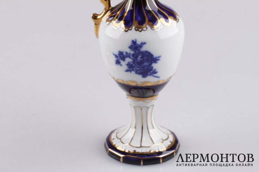 Статуэтка. Амфора с одной ручкой. Фарфор, роспись. Royal Dux Bohemia, XX век.