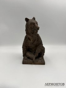 Скульптура «Сидящий медведь». Бронза, скульптор Я. Я. Нейман, Россия, 2015 год