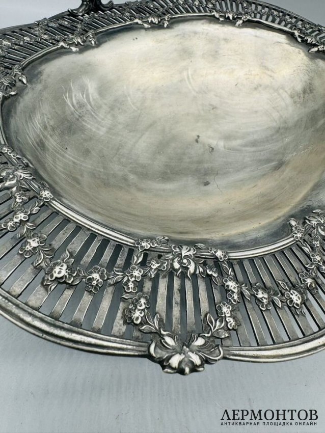 Ваза-конфетница с цветочными гирляндами. Металл, серебрение, Meriden Silver Plate, США, конец 19 века