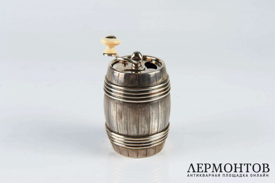Перечница. Серебро 800 пробы, сталь, кость. Европа, XIX век.  