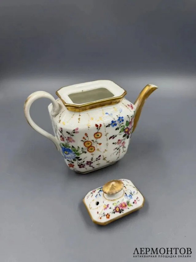 Чайник. Фарфор, роспись, золочение, «Старый Париж», Франция, около 1795–1815 годов