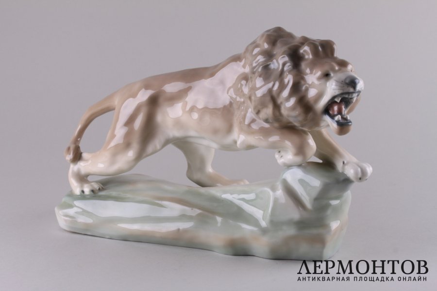 Статуэтка Лев. Фарфор, роспись. Чехия, Amphora. Нач. 20 в.
