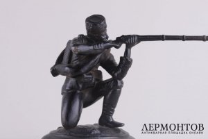Скульптура. Стрелок с колена. Чугун. Касли. Российская империя. 1900 г.
