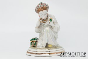 Статуэтка Малахитовая шкатулка. СССР, Дулевский фарфоровый завод, 1960 г. Фарфор.