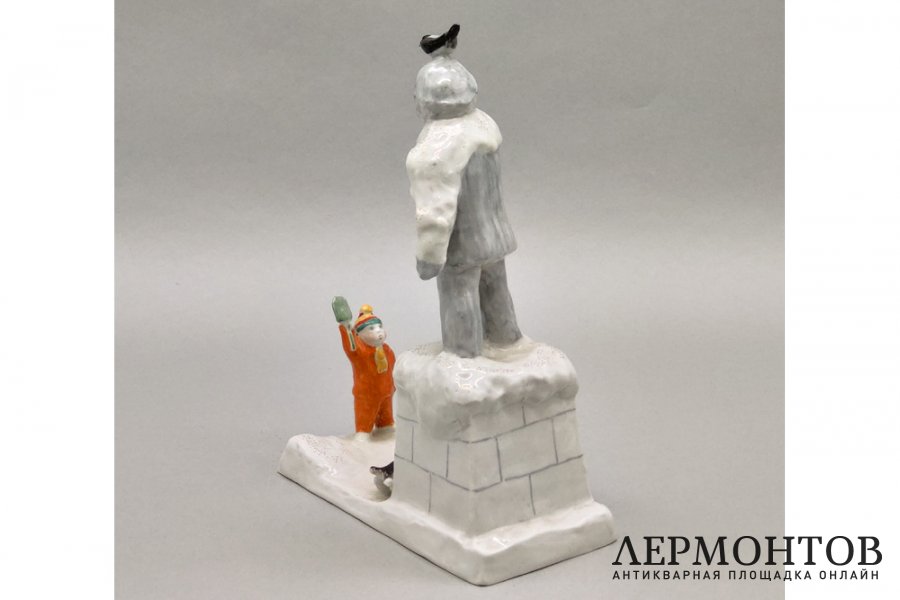 Статуэтка Привет Ленину. Скульптор Львов Ю.М. Фарфор, роспись. Песочное, 1980-2000е