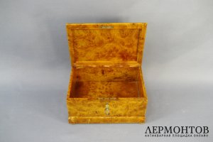 Шкатулка с секретом. Карельская береза. Россия, XIX век.