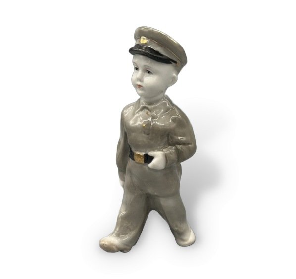 Статуэтка «Первоклассник». Фарфор, роспись, ЛФЗ, А. Пахомов, СССР, 1950–1960