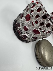 Туалетный набор. Цветное стекло, огранка «русский камень», предположительно Россия, начало 20 века
