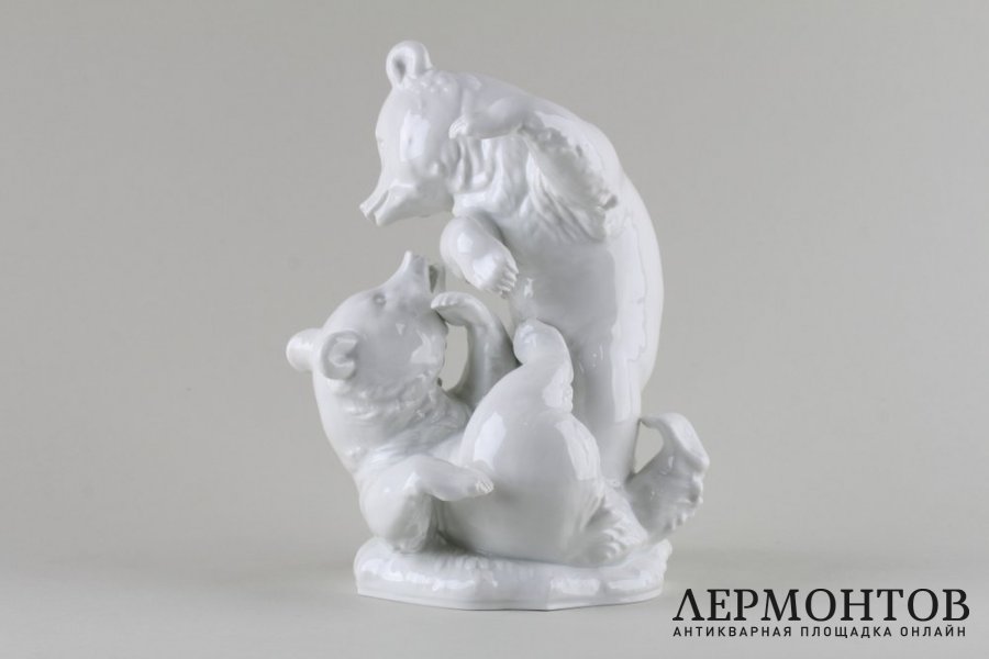 Статуэтка Молодые играющие медведи. Фарфор.  Meissen, Германия, Alexander Struck.