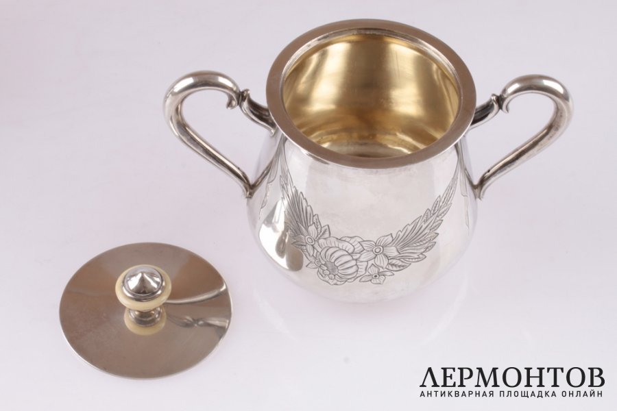 Чайник и сахарница. 1875 год. Серебро 84. Российская империя