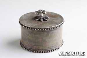Шкатулочка цилиндрической формы. Серебро 84 пробы. Россия, конец 18 века.
