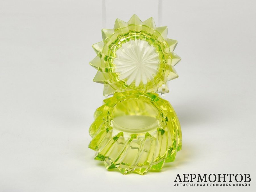 Шкатулка «Пропеллер». Урановое стекло, Чехия