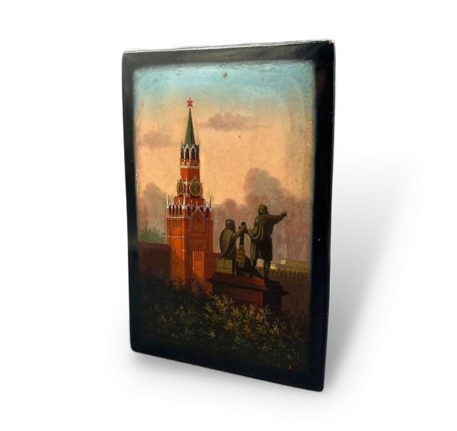 Лаковая шкатулка «Спасская башня и памятник Минину и Пожарскому». Папье-маше, живопись, Федоскино, художник Сидоров, СССР, 1959 год