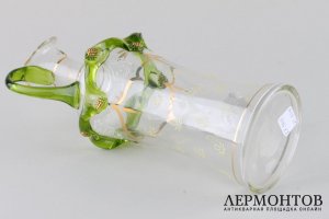 Штоф, украшенный ветвями винограда. Стекло. Европа, 1-я треть ХХ века.