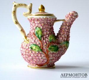 Декоративная лейка из лепного фарфора. Англия, 19 век