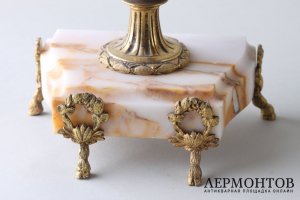 Каминный гарнитур, часы Портик и парные вазы. Мрамор, бронза. Франция, Жапи, 1900е
