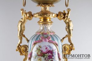 Лампа с фигурками сатиров и живописными рисунками в резервах. Фарфор. Россия, ИФЗ.