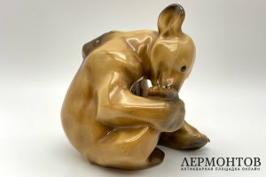 Статуэтка Сидящий медведь. Фарфор, роспись. Германия, Аллах Allach, 1936-1945