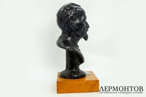 Бюст Феликс Дзержинский. СССР, 1960-е гг. Силумин, крашение.