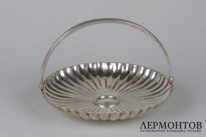 Ваза с ручкой. Российская империя, фирма Карла Фаберже,  мастер К. Вякева. Серебро 84 пр.