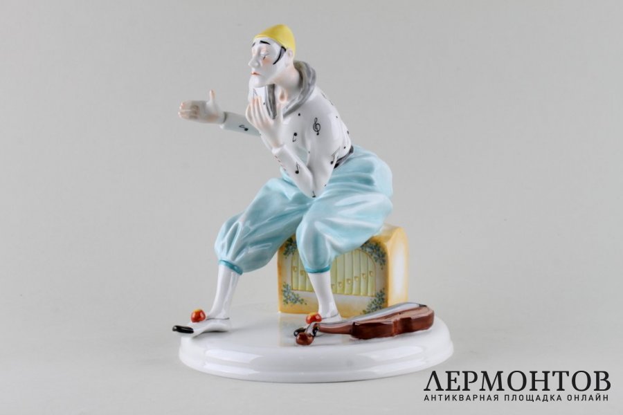 Фигурка Клоун со скрипкой. Фарфор. Aelteste Volkstedter Porzellanfabrik, Германия.