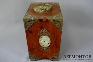 Шкатулка для украшений. Дерево, белый нефрит. Китай, рубеж XIX-ХХ веков.