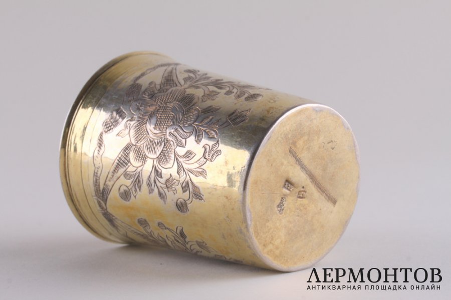 Стакан с штихельным узором. Серебро, золочение. Россия, Москва, 1733 год.