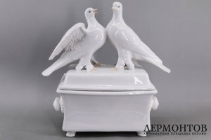 Большая шкатулка Голуби. Фарфор, роспись. СССР, Дулево, А. Сотников, 1950е гг. 