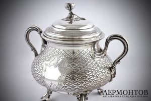 Сахарница в технике гильоше. Debain et Flamant. Серебро 950 пробы. Франция, н. XX в.