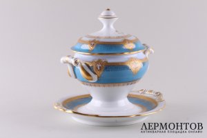 Соусник с изображениями птиц. Фарфор, роспись. Российская империя, завод Кузнецова