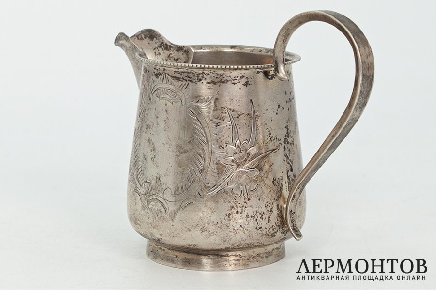 Молочник с фигурным картушем. Россия, мастер ИМ, 1908-1917 гг. Серебро 84 пробы.