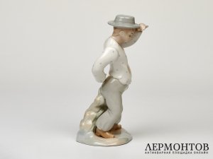 Статуэтка «Гуляка». Фарфор, M. Requena, Испания, 1970-е годы