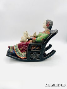 Статуэтка «Китаянка с кошкой в кресле». Фаянс, роспись, Китай, 2-я половина 20 века