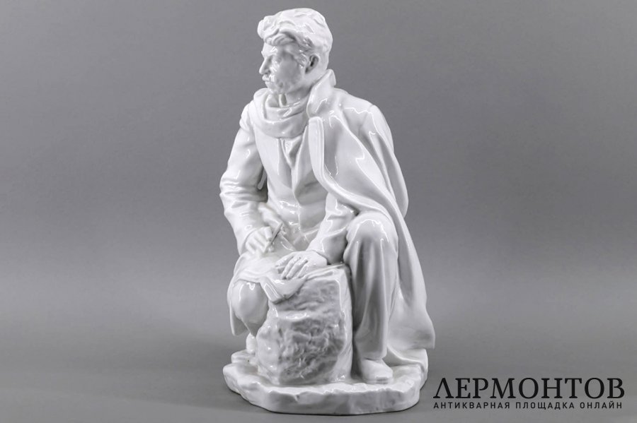 Статуэтка Сталин в ссылке. Фарфор. СССР, ЛФЗ, Захаров Е., 1950е гг.