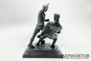 Скульптурная композиция Футболисты. СССР, Касли, А. В. Чиркин, 1960 год. Чугун.