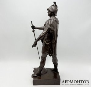 Скульптура Римский воин. Франция, кон. 19 в., автор Эмиль Луи Пико. Бронза, патина.